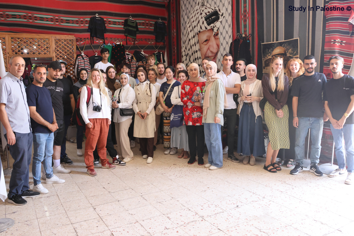 Volunteer in Palestinian Refugee Camps in Hebron